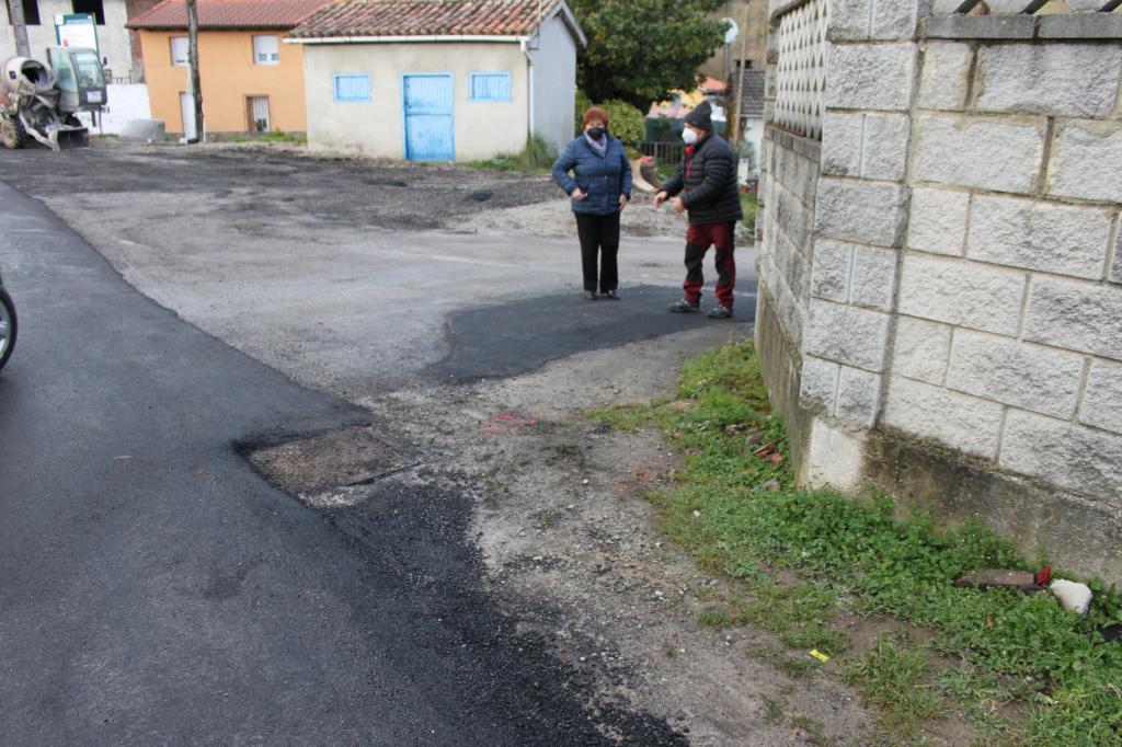 El Tapin -  Malestar entre los vecinos del Llugarín en Samartino por el mal estado de la carretera tras las obras del saneamiento