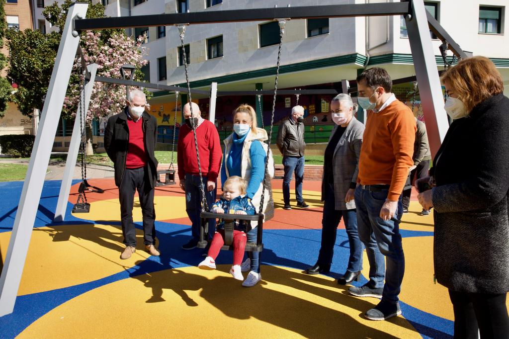 El Tapin - El Ayuntamiento de Llanera concluye la remodelación de la zona de juegos infantiles del parque Ovidio Libardón en Lugo