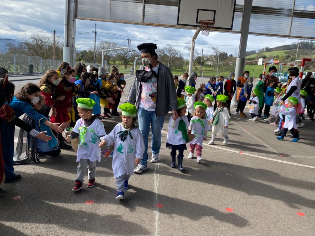 El Tapin - Los alumnos del colegio de Lugo de Llanera disfrutaron de su fiesta de Carnaval
