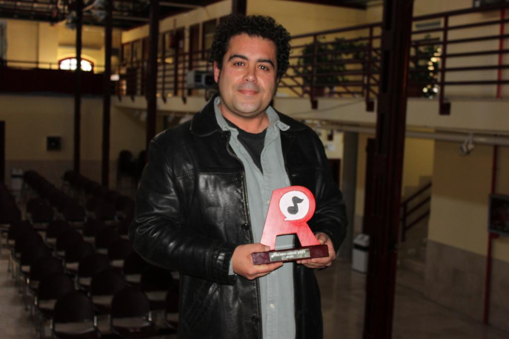El Tapin - El músico y director de la Escuela de Música de Llanera, Alfonso Vega, se llevó el premio AMAS 2021 como mejor bajista