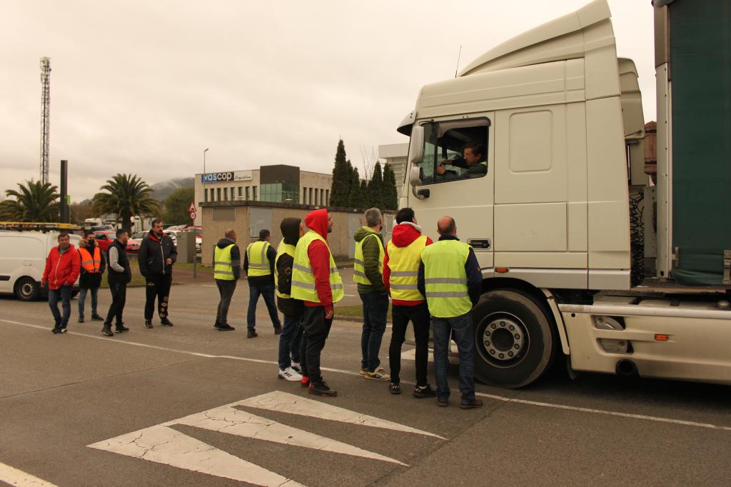 El Tapin - Continúa la huelga convocada por la Plataforma Nacional de Transportes