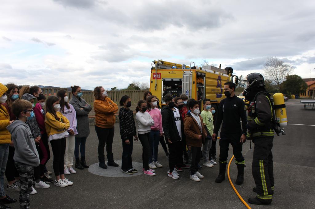 El Tapin -  Con la visita de los bomberos y las enfermeras del centro de salud el colegio de San Cucao clausuró sus Jornadas de Emergencias