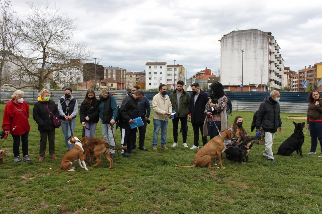 El Tapin - Los usuarios del parque de perros de Lugones demandan que se cuide, amplíe y que se cree otra nueva zona