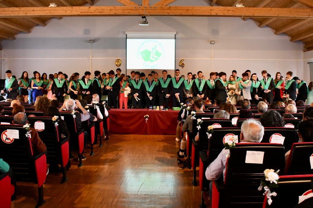 El Tapin -  Jimena Álvarez, Miguel Solís, Héctor y Naroa Gorría fueron los alumnos de matrícula de honor del IES Llanera