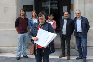 El Tapin - La Plataforma Vecinal en contra del cierre de la OMIC registró en el Ayuntamiento más de 1.000 firmas solicitando la continuidad del servicio