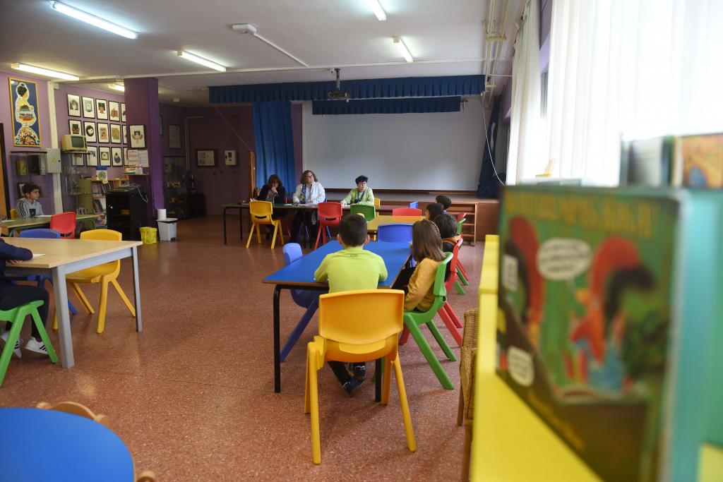 El Tapin - Los alumnos del colegio Xentiquina presentan sus propuestas a la concejala de Infancia