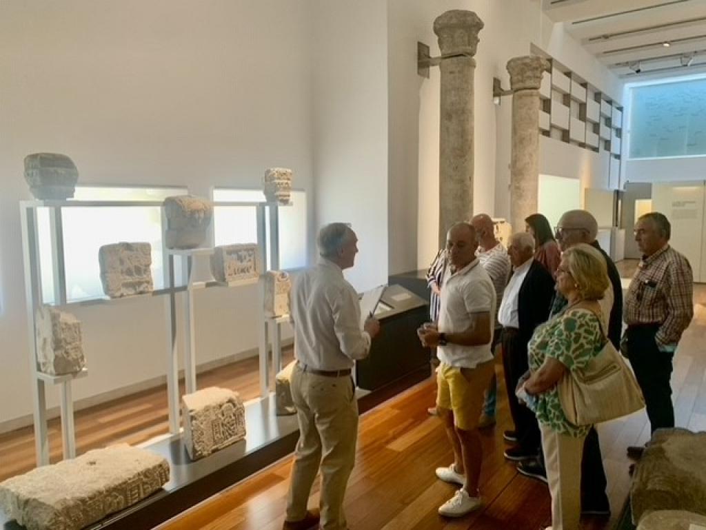 El Tapin - Los vecinos de San Cucufate visitaron el Museo Arqueológico de Asturias