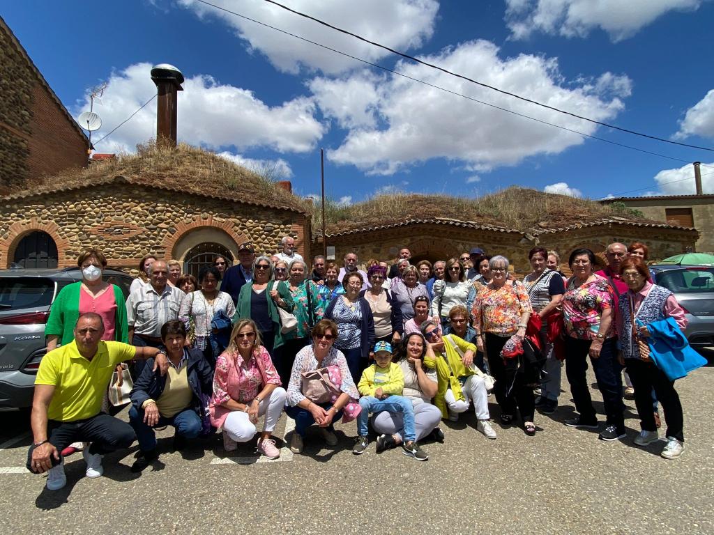 El Tapin - La Asociación de Vecinos de Bonielles  visitó  Santa María del Páramo y la capital leonesa