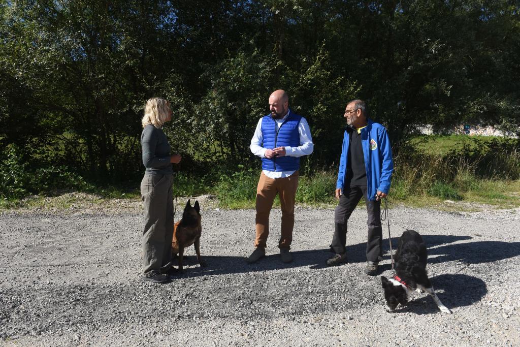El Tapin - La zona de El Bayu en Pola acoge la primera prueba de homologación de perros guías
