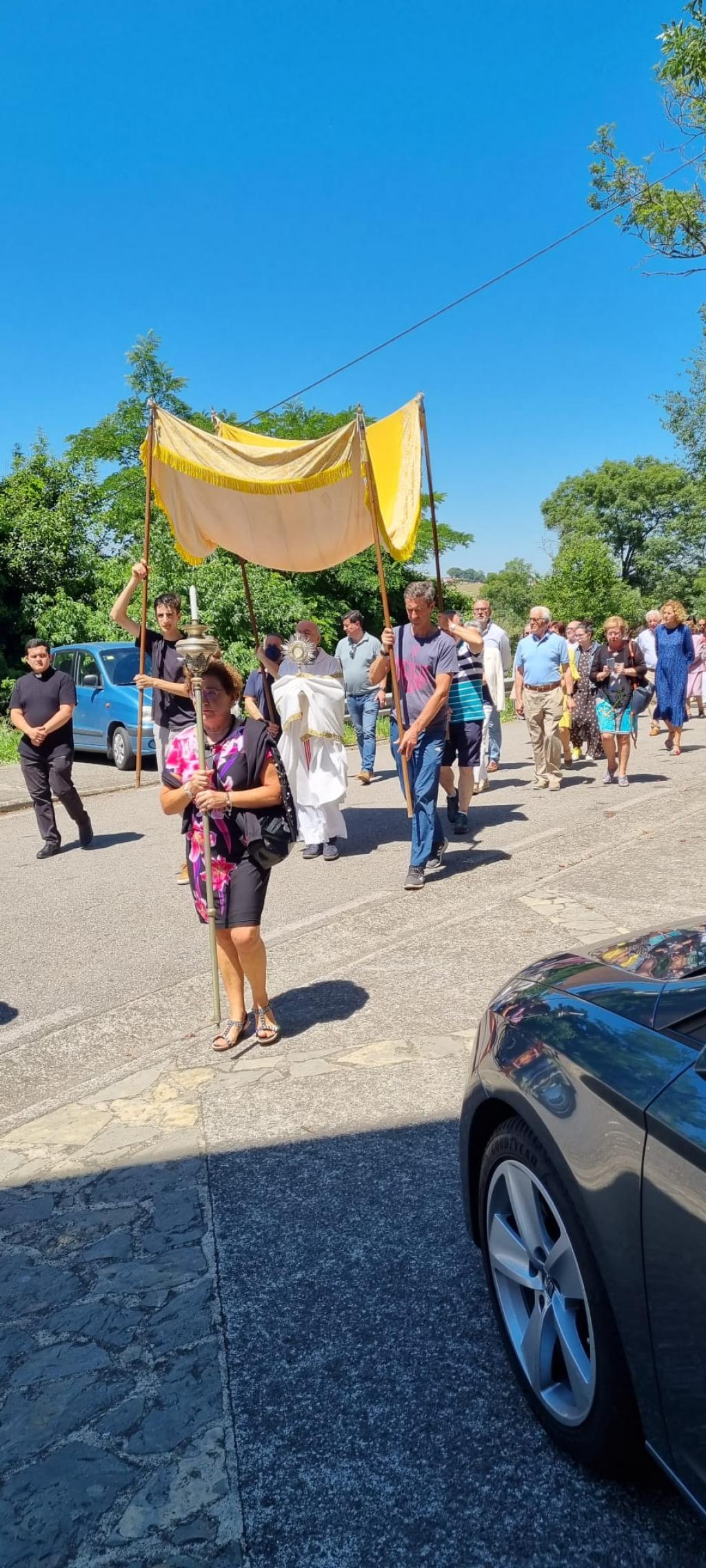 El Tapin - Misa, procesión y pincheo en Villardeveyo 