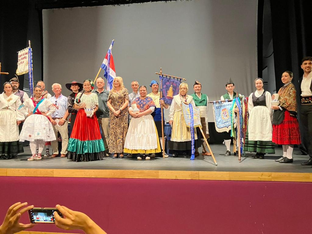 El Tapin - Siero da la bienvenida a los grupos que participarán en el XXIV Festival Internacional de Folclore de Siero