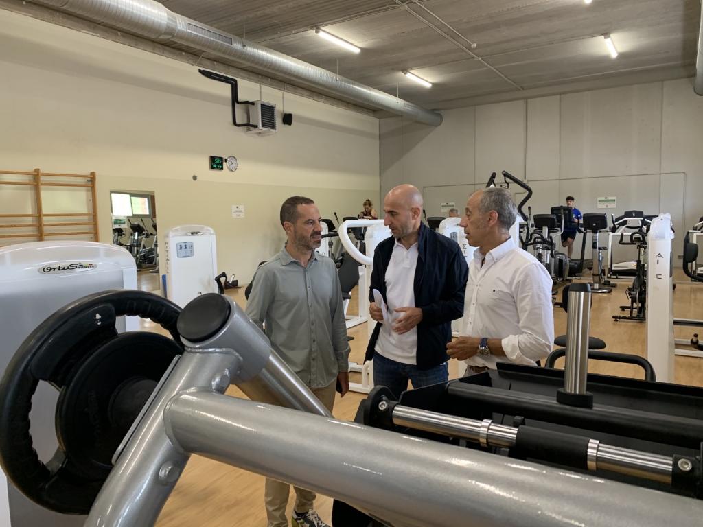 El Tapin - Siero gasta casi 22.000 euros en renovar las máquinas de los gimnasios de Pola, Lugones y El Berrón