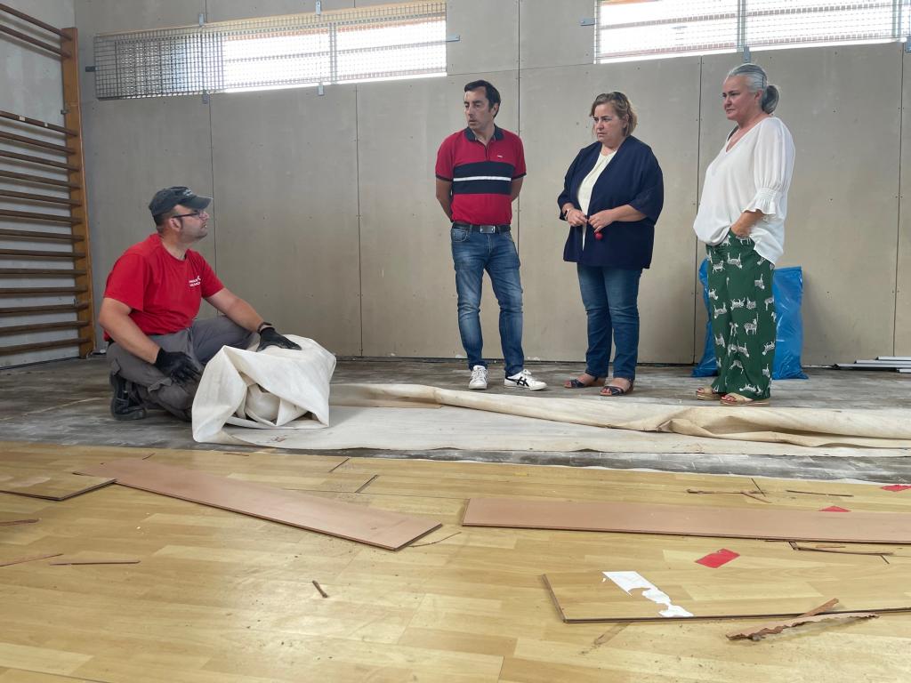 El Tapin - Comienzan las obras de renovación del pavimento del polideportivo del colegio de Lugo con una inversión municipal de 21.616 euros