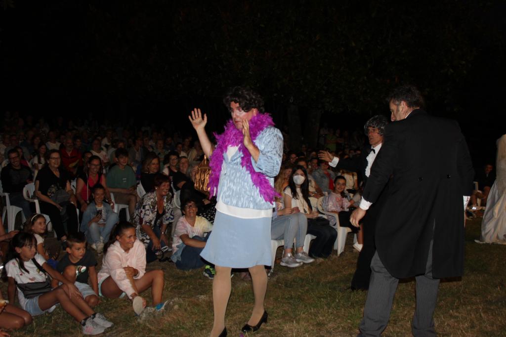 El Tapin - Más de 500 personas disfrutaron de la primera actuación de Las Noches de La Cebera