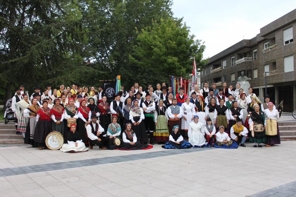 El Tapin - Grupos de Valladolid, Lugo y Cáceres participaron este año en el XXXVIII de Festival Folclórico de La Sidrina