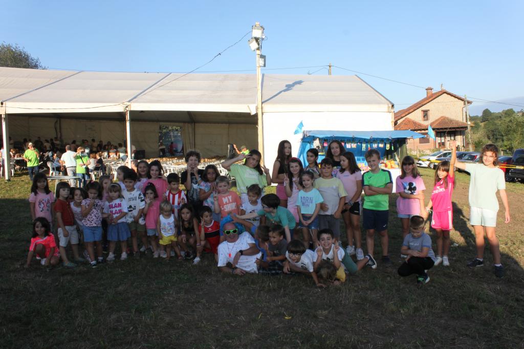 El Tapin - El II Concurso de lanzamiento de Hueso de Aceituna en las fiestas del Cristo del Agua en Lieres se consolida con 16 participantes