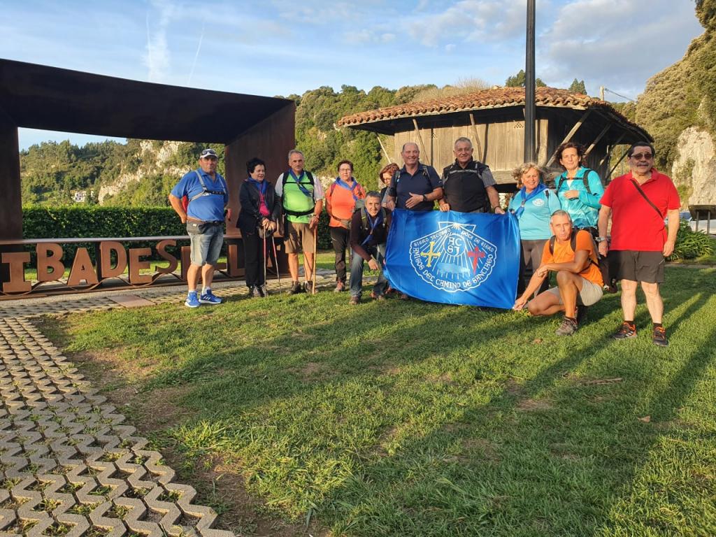 El Tapin - Amigos Camino Santiago Siero Jacobeo realizaron la etapa del "Camino del Norte" entre las localidades de Ribadesella y Colunga de unos 23 Km.
