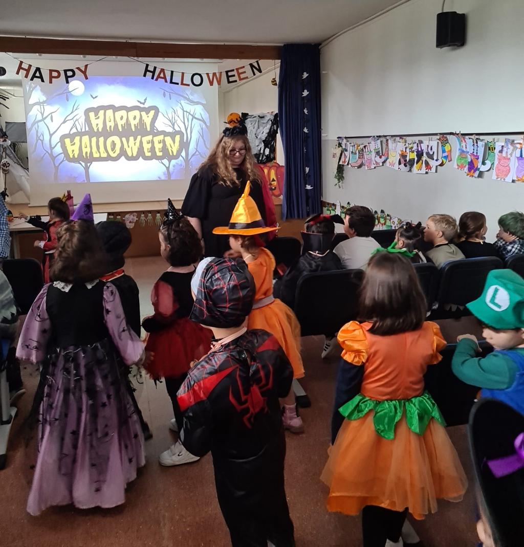 El Tapin - Fiestón de Halloween en el colegio Hermanos Arregui de Pola de Siero