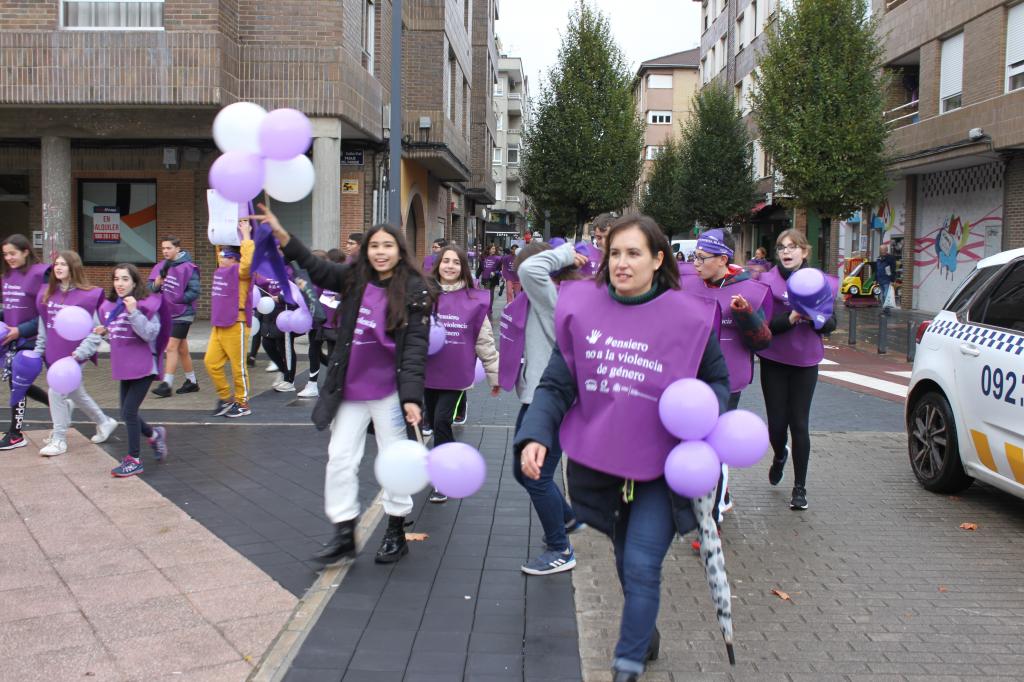 El Tapin - Los alumnos del IES Astures preguntan a los vecinos de Lugones sobre la Violencia de Género