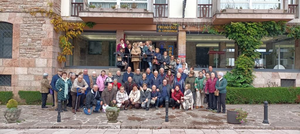 El Tapin - La Asociación de Pensionistas, Jubilados y Prejubilados de Valdesoto visitó Covadonga y Cangas de Onís