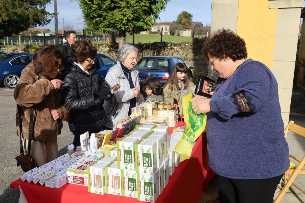El Tapin - La Cofradía de San Antonio de Lieres organizó un mercadillo solidario a favor de Ucrania