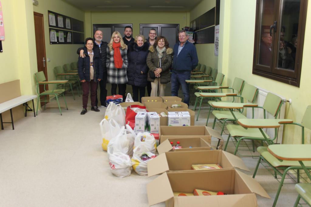 El Tapin - La Asociación de Vecinos San Juan de Ables entregó a Cáritas de Posada los alimentos donados en la Operación Kilo