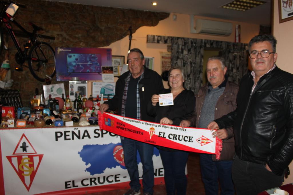 El Tapin - Montse García ganó al Gran Cesta que sorteaba la Peña Sportinguista El Cruce de Posada de Llanera