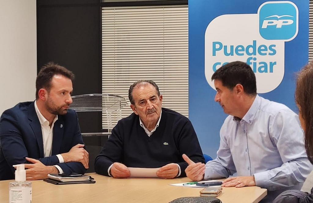 El Tapin - José Avelino Sánchez propone a Silverio Argüelles como candidato a encabezar la lista electoral del PP a la alcaldía de Llanera