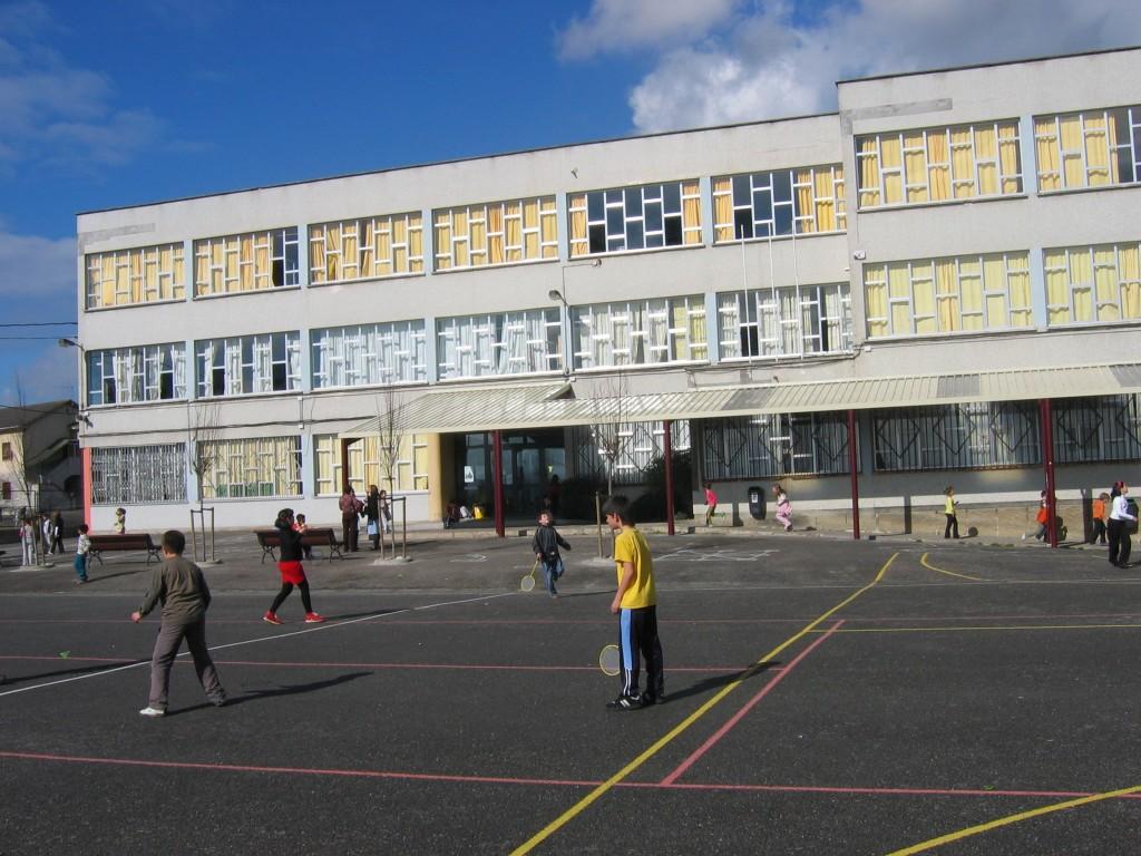 El Tapin - Llanera adjudica la redacción del proyecto de renovación de las instalaciones eléctricas del colegio de Posada