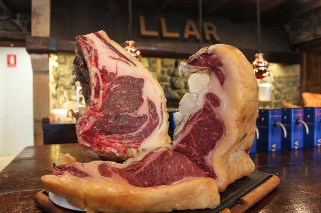 El Tapin - Los clientes del Restaurante La Campana ya pueden degustar la carne del vacuno mayor adquirido en la III Subasta de Ganado Elite de Llanera