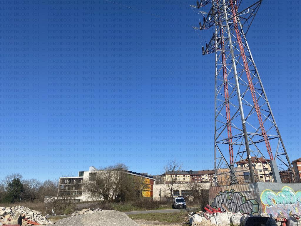 El Tapin -  Ciudadanos Siero solicitará que se traslade la ubicación de la torre de alta tensión próxima el edificio del ERA de Lugones