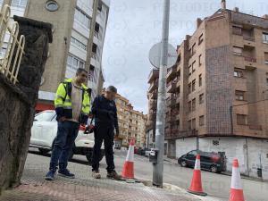 El Tapin - Siero sustituye varias de las luminarias deterioradas de la calle Valeriano León en Pola