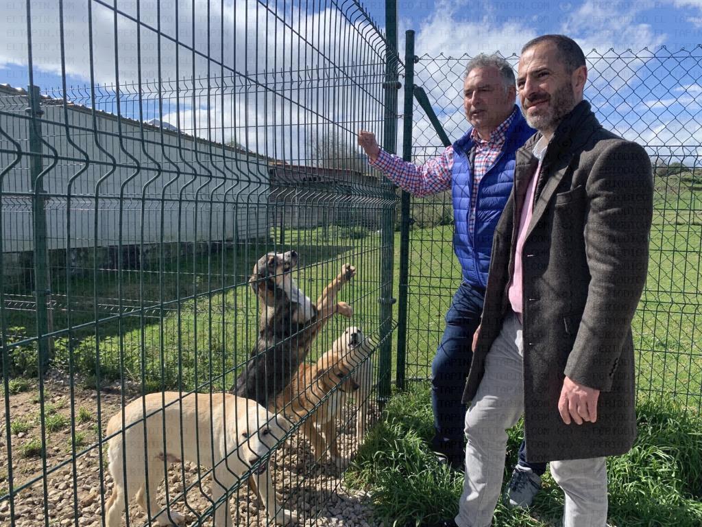 El Tapin - El alcalde de Siero visitó el centro canino de La Ería 
