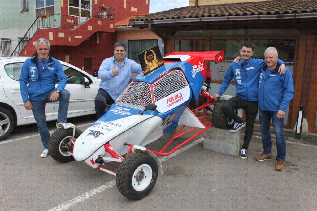 El Tapin - Alejandro Iglesias celebró su victoria en el Campeonato de Asturias de Autocross en el Bar La Vega con amigos y familia