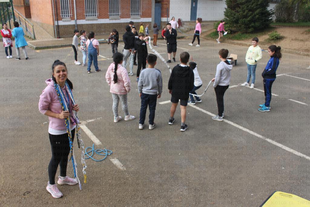 El Tapin - Los alumnos de 1º de ESO del IES Río Nora fueron profesores por un día en el colegio Hermanos Arregui