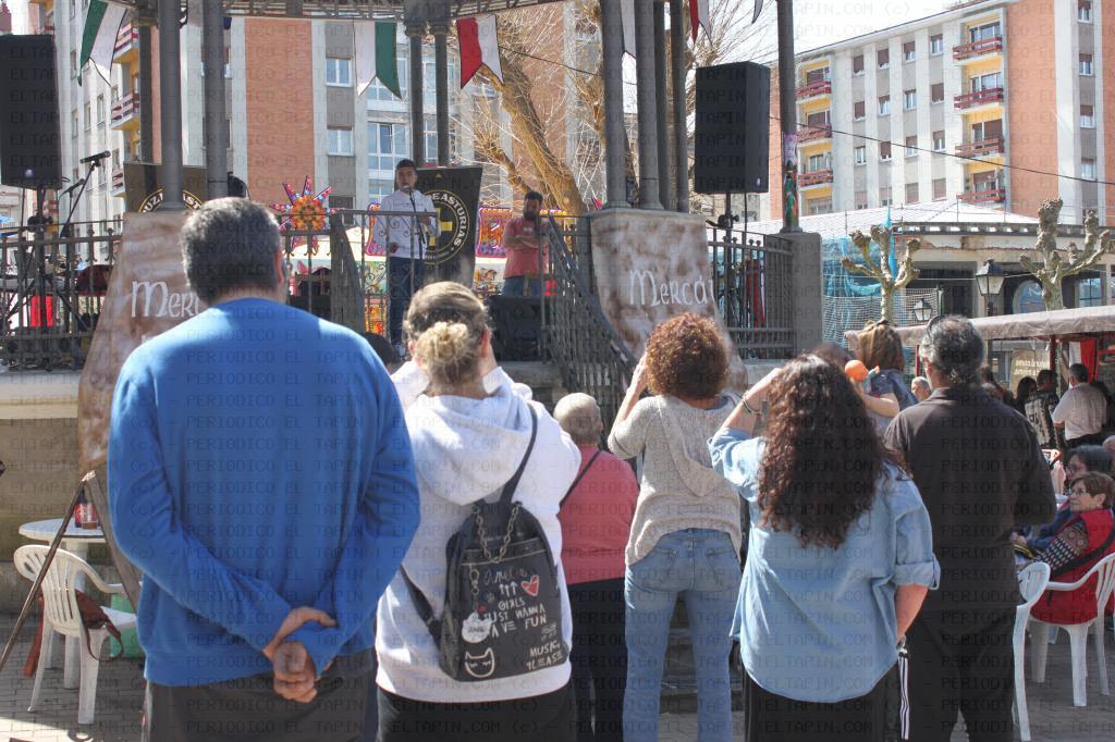 El Tapin - Anabel Santiago y los escolinos amenizaron el sábado del Mercáu Polesu