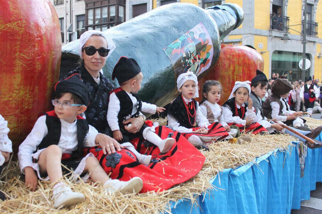 El Tapin - Multitudinario desfile folclórico de Güevos Pintos