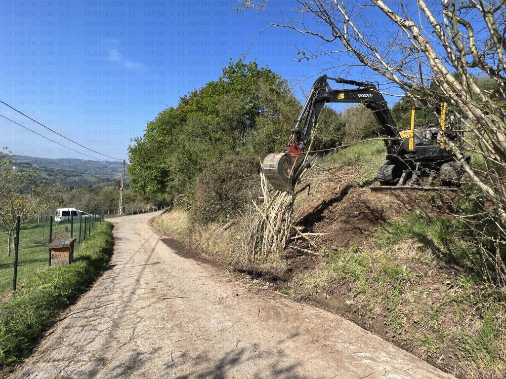 El Tapin - El Ayuntamiento de Siero comienza las obras de renovación de un camino en Palmiano
