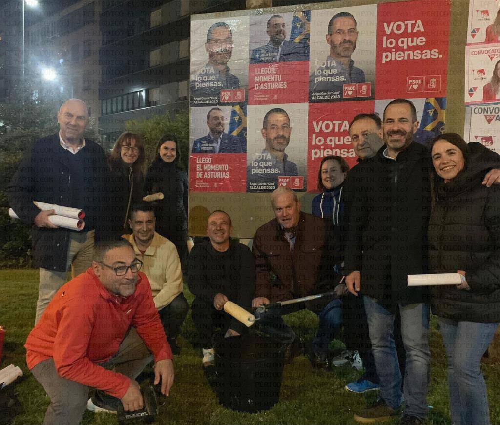 El Tapin - El PSOE de Siero arrancó la campaña con la pegada de carteles en varias parroquias del concejo