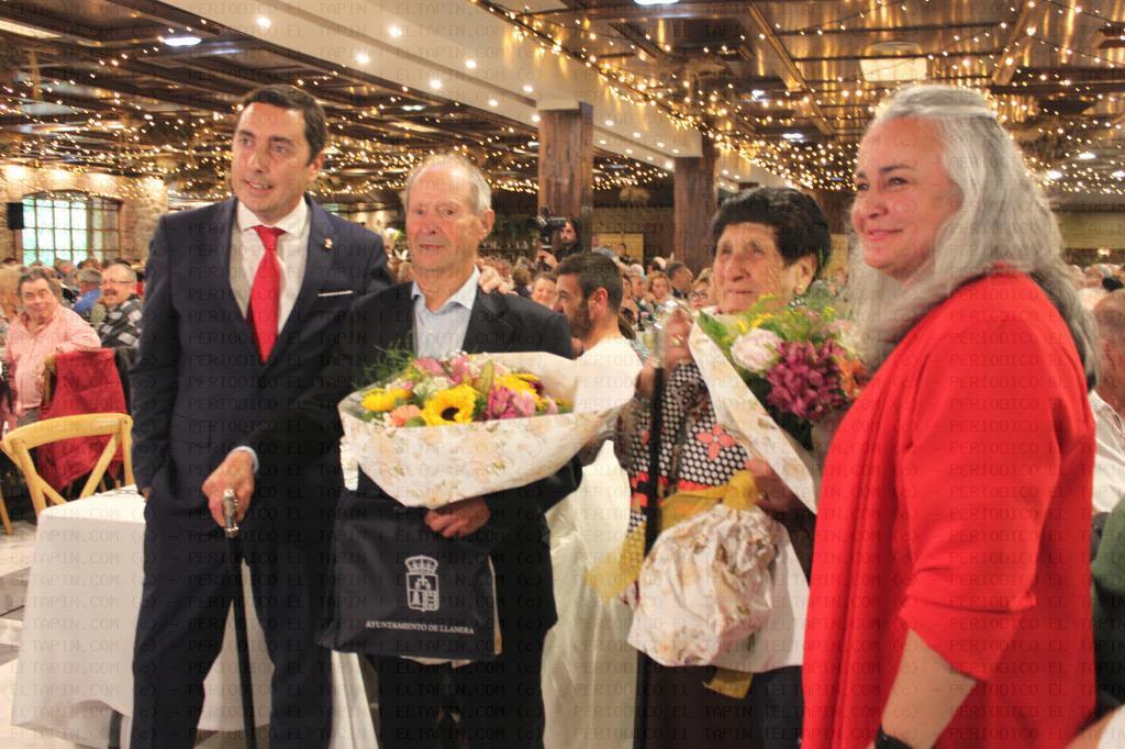 El Tapin - Llanera homenajeó a dos de sus Paisanos Mayores en la comida de San Isidro: Ángela Suárez y Manuel Busto