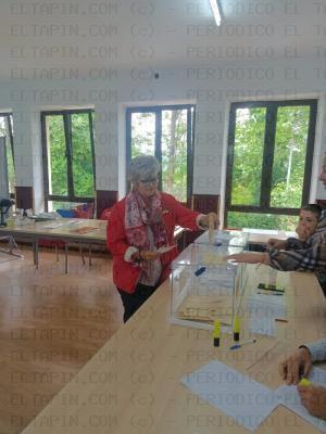 El Tapin - Normalidad en las primeras horas de la jornada electoral en Las Regueras