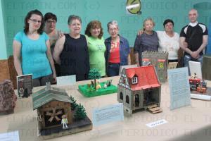 El Tapin - La Asociación de Mujeres “Les Ayalgues de Carbayín” realizan una exposición de Playmobil sobre “Muyeres Asturianes” que finaliza el 4 de junio