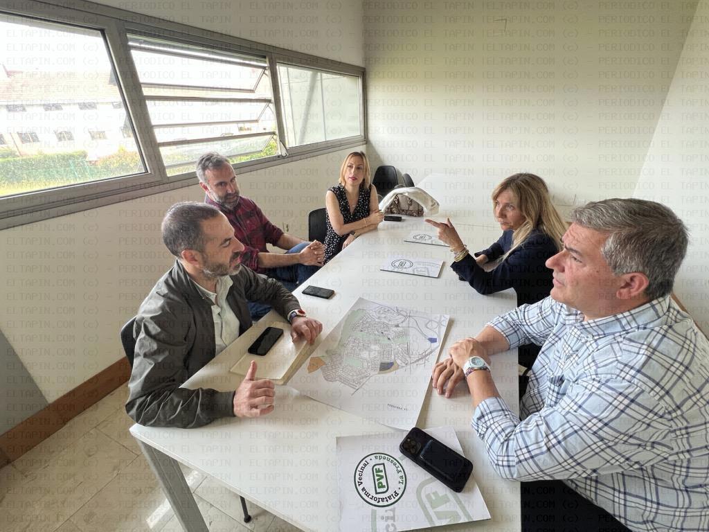 El Tapin - El alcalde se reúne con la Plataforma Vecinal de La Fresneda para pedir su apoyo en la investidura