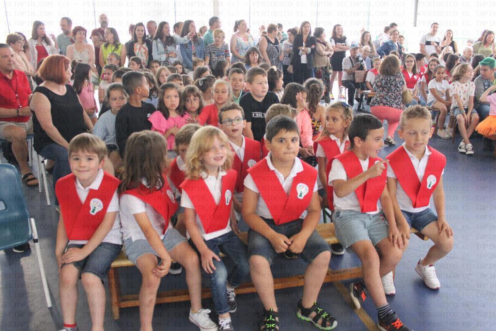 El Tapin - Los alumnos de infantil y 6º de Primaria del colegio de San Cucao se graduaron