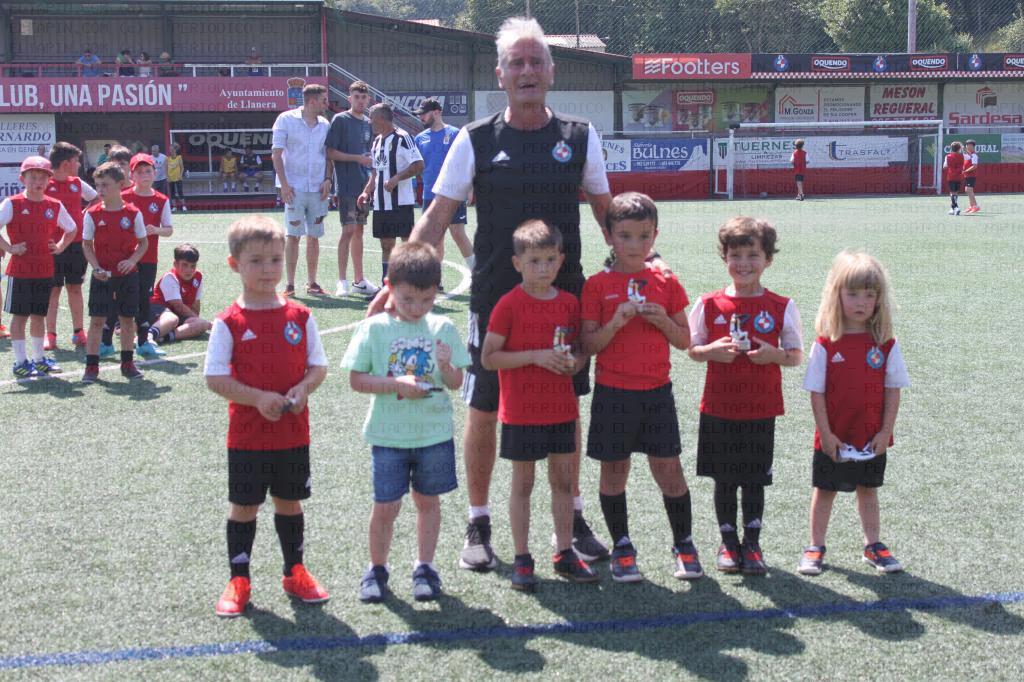 El Tapin - La UD Llanera finaliza la temporada con la entrega de trofeos a los jugadores del deporte base