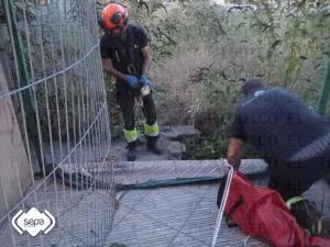 El Tapin - Rescatado un menor que se cayó a un pozo de un solar en Lugones 