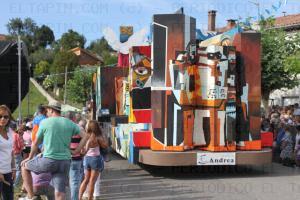 El Tapin - Valdesoto derrocha creatividad en su desfile de carrozas