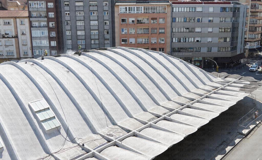 El Tapin - Avanzan a buen ritmo las obras de impermeabilización y renovación de la pintura exterior de la Plaza Cubierta de Pola de Siero