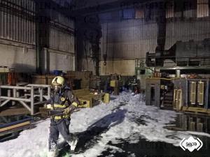 El Tapin - Controlado un incendio declarado en un taller de recubrimientos electrolíticos en el polígono Puente Nora, en Lugones