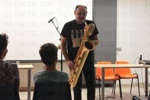 El Tapin - Baldomero Gutiérrez enseñó en un concierto didáctico las bondades de la flauta y el saxofón